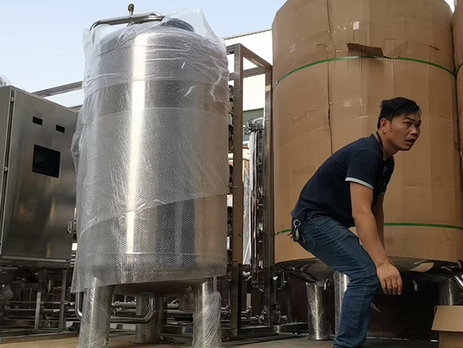 廈門(mén)某化妝品廠純化水(shuǐ)設備